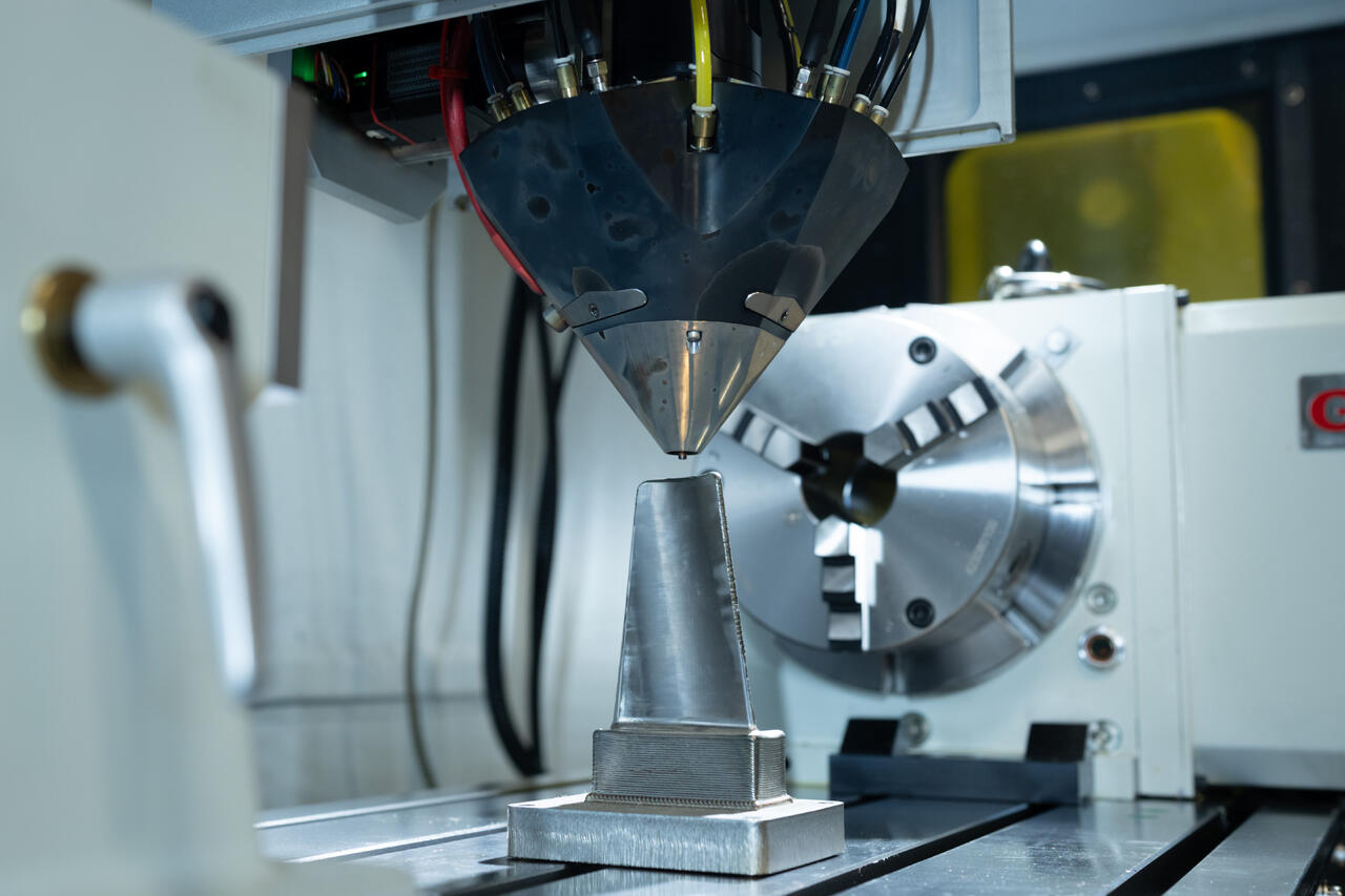 LTS Maskin har 3D-printhode fra Meltio integrert i vår CNC-fres.